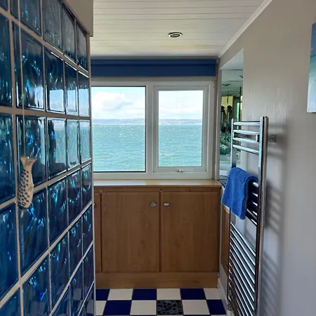 Splash Cottage Beach House With Sea Lapping Garden Bangor  Exterior photo